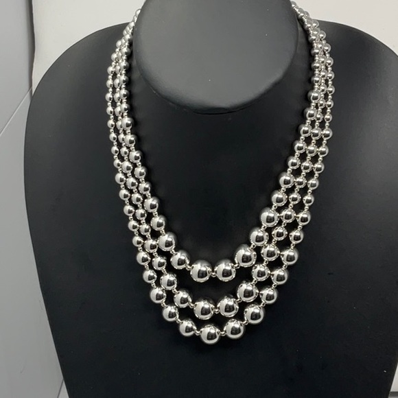 NWOT opulent 3 strand silver tone graduated shiny bead necklace - Picture 2 of 5